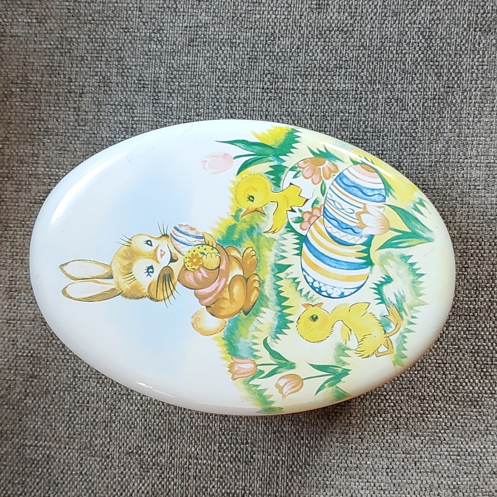Vintage Daher Decorated Tin Easter Oval Container